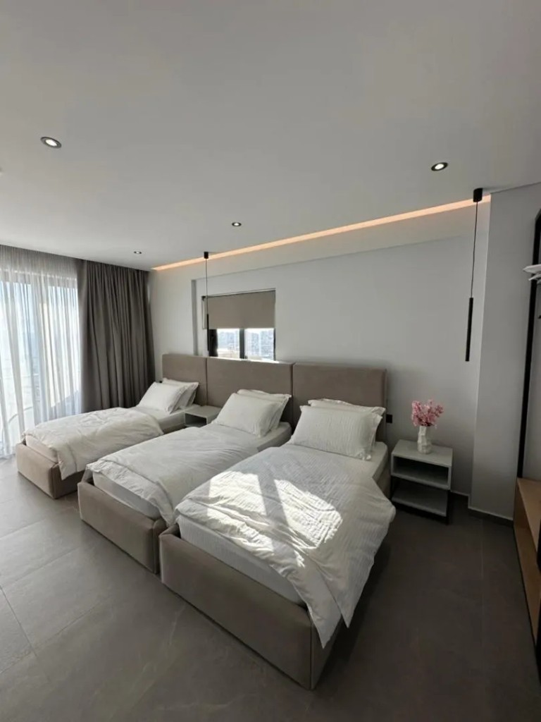 Deluxe Triple Room with Sea View (Three Single Beds)